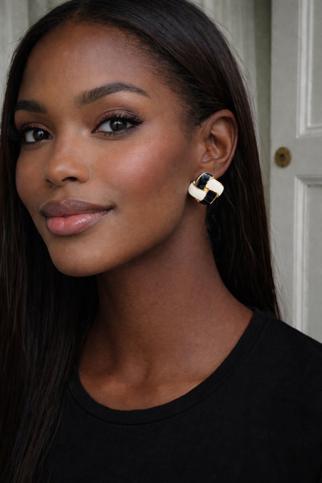 Éclipse Two-Tone Enamel Stud Earrings
