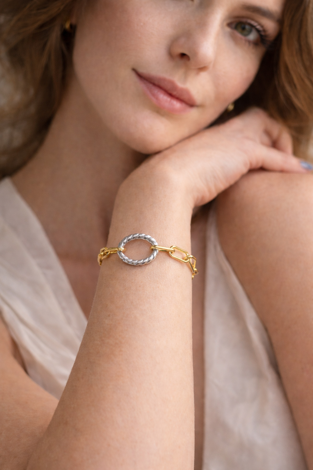 Twisted Circle Chain Link Bracelet