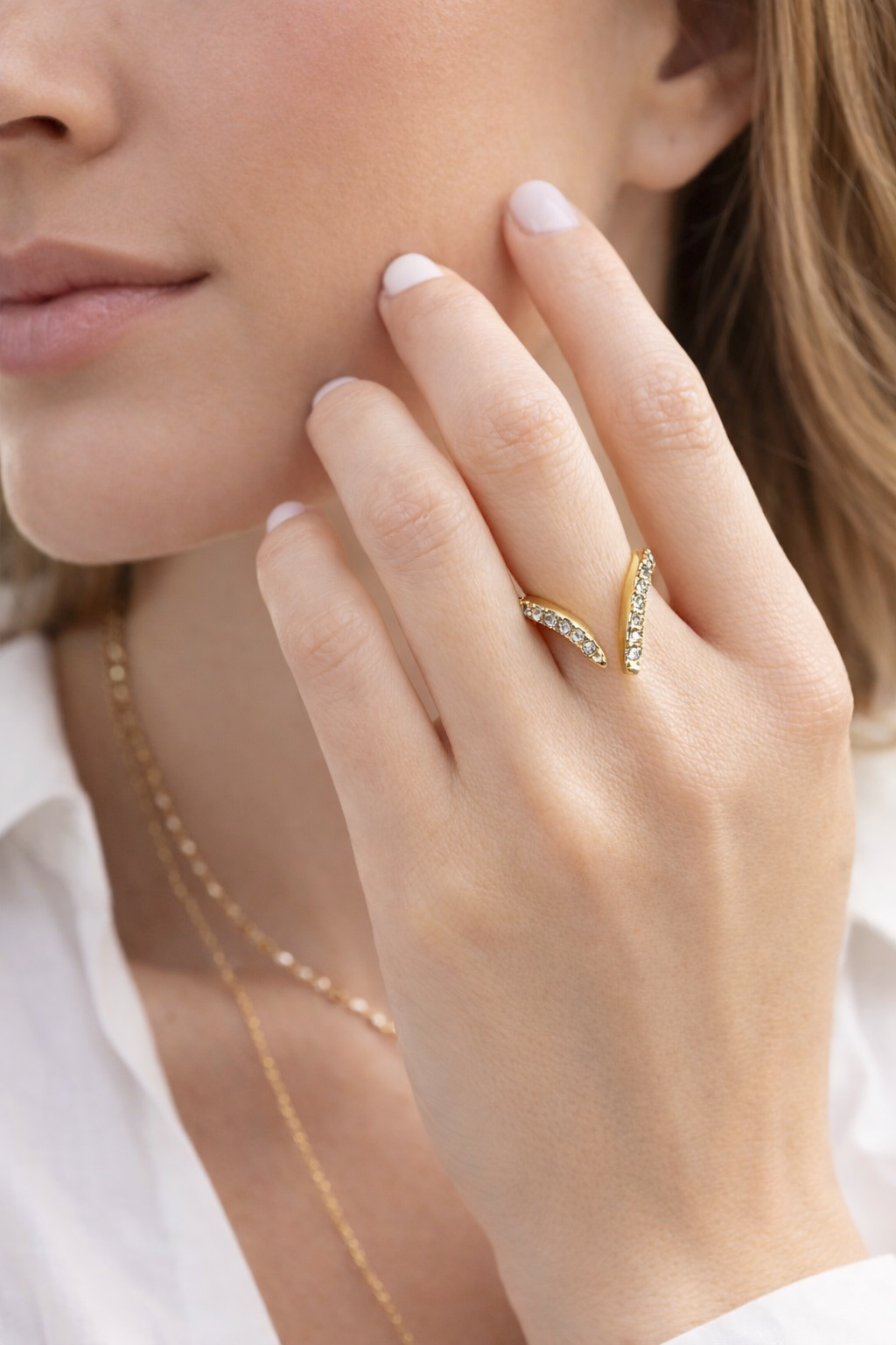 Pavé V-Shape Bypass Open Ring